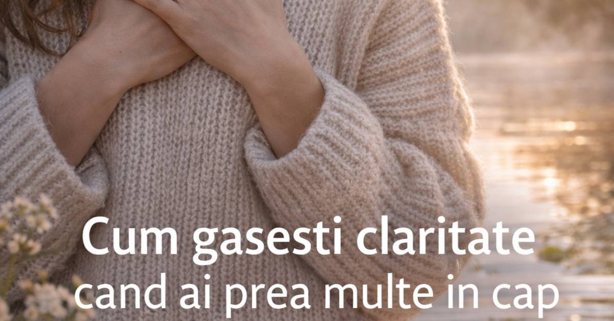 Femeie cu mainile pe piept, langa apa, intr-un moment de liniste si claritate interioara